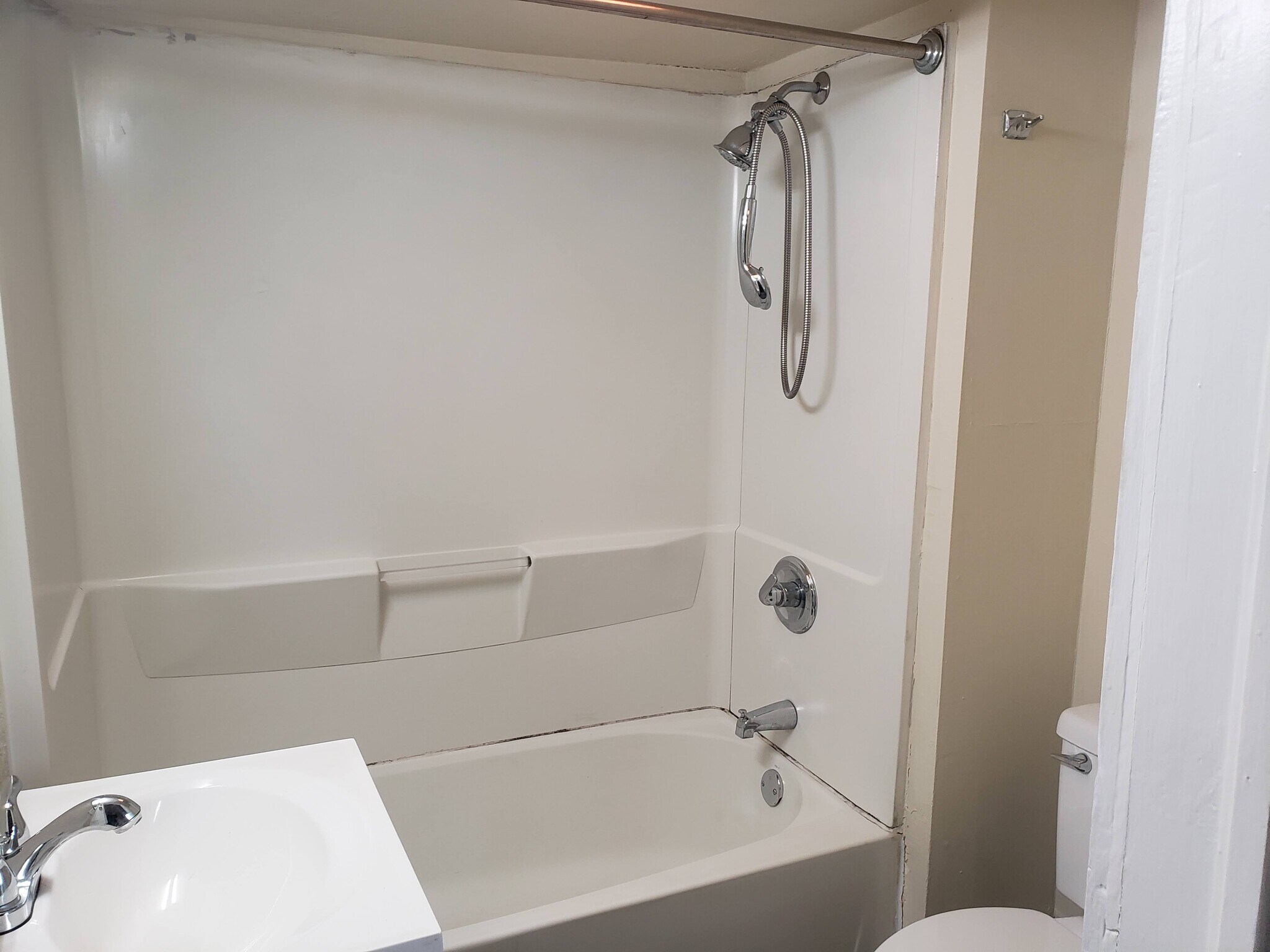 Building Photo - 43 Doe St