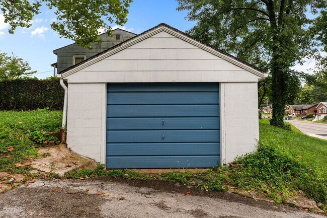 Building Photo - 2936 N Hanley Rd