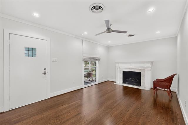 Building Photo - 2323 Barberry Dr