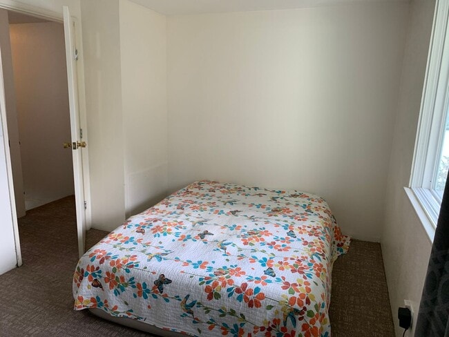 Building Photo - 1820 Larch Street C7