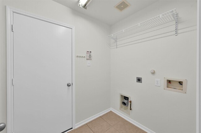 Building Photo - 10 Barker Ridge Ct