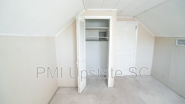 Building Photo - 68 Smythe Ave