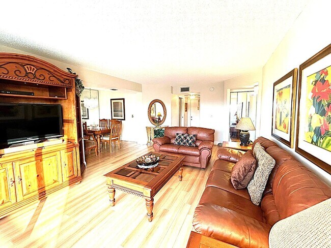 Building Photo - 3951 Via Poinciana
