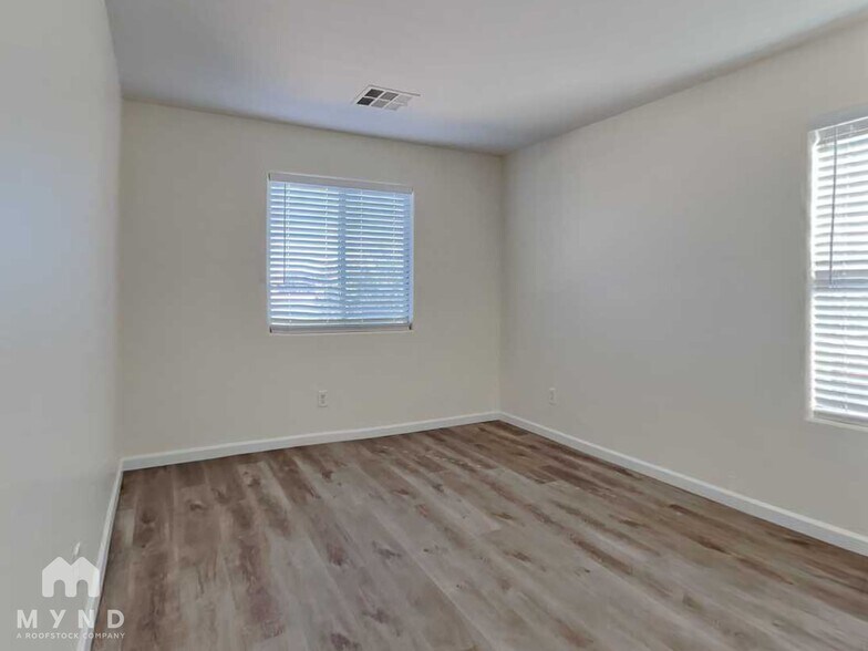 Building Photo - 1635 S Starling Dr