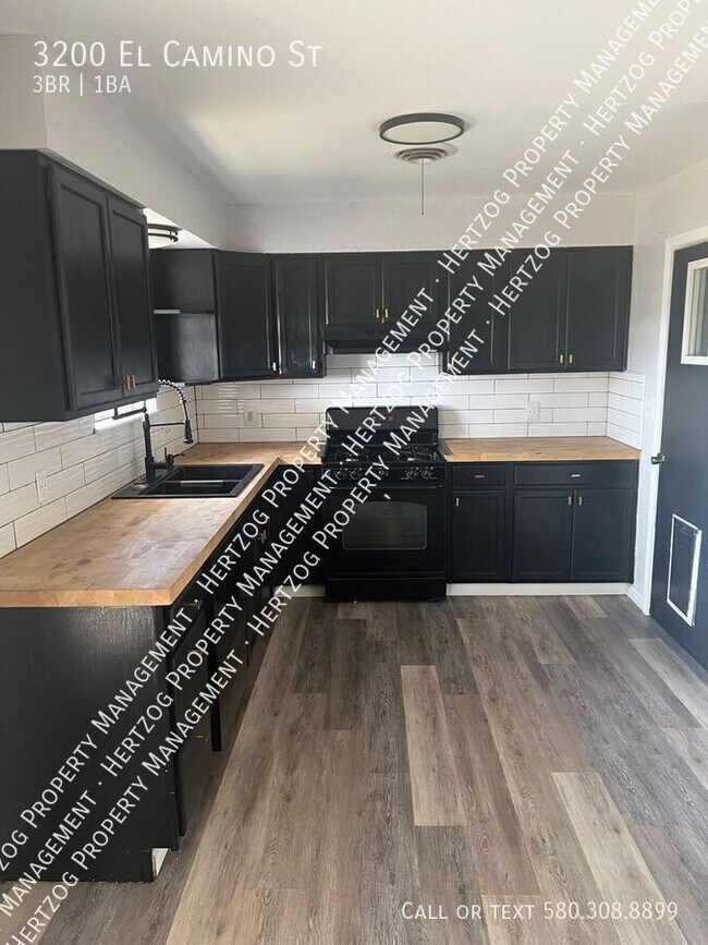 Building Photo - 3200 El Camino St