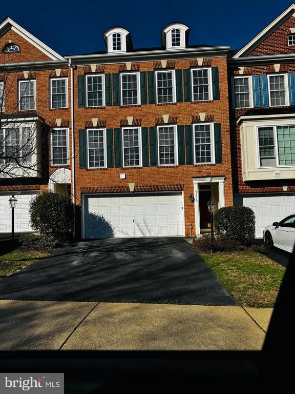 Building Photo - 43776 Smith Ferry Square