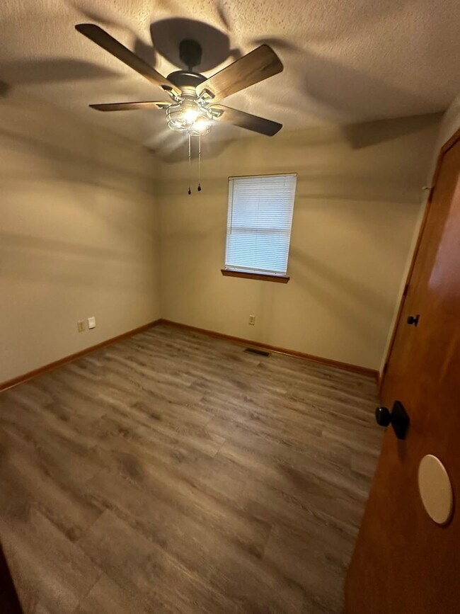 Building Photo - 1513 Mc Clellan Dr