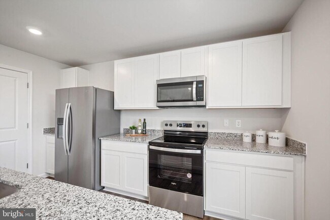 Building Photo - 116 Woodford Dr