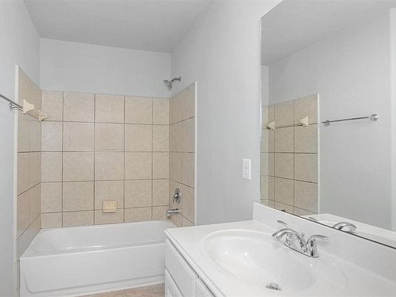 Building Photo - 16608 Foursquare Dr