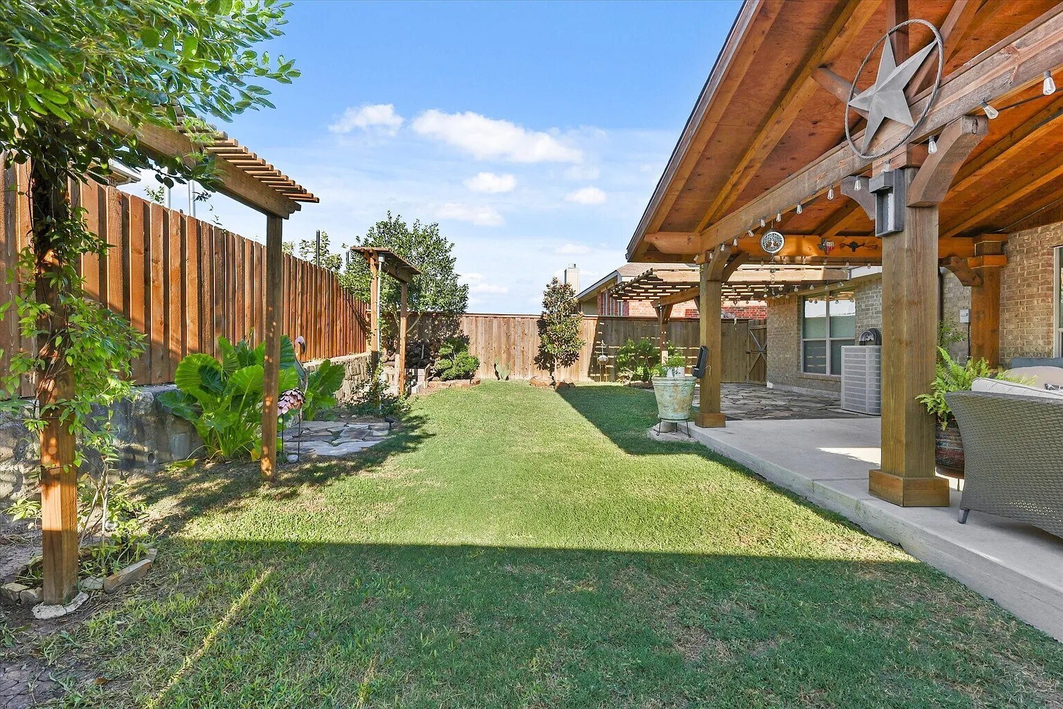 Building Photo - 3605 Peacock Pl