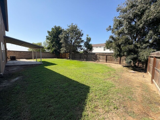 Building Photo - Beautiful home Ready to move in.
