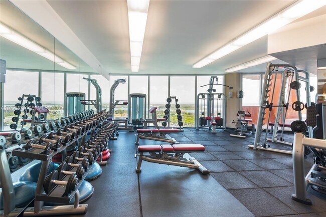 Building Photo - 300 South Pointe Dr