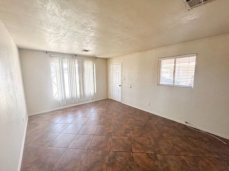 Building Photo - 33 S Olive