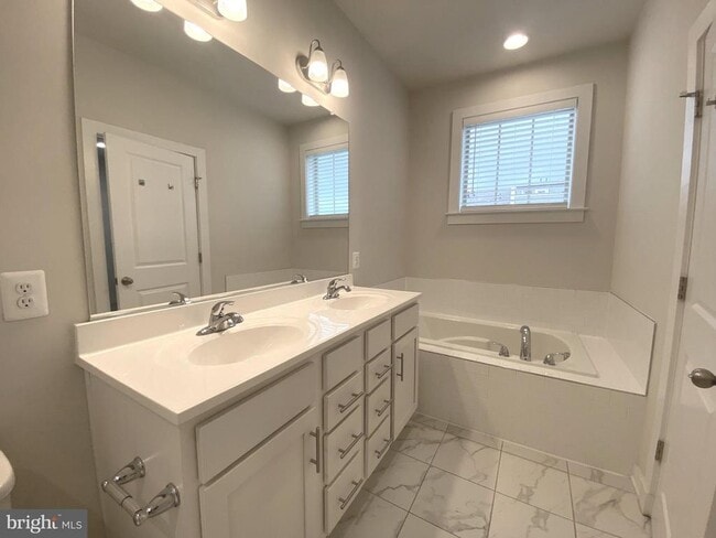 Building Photo - 8612 Shady Pines Dr