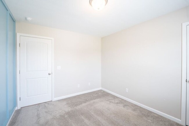 Building Photo - 257 Cromer St