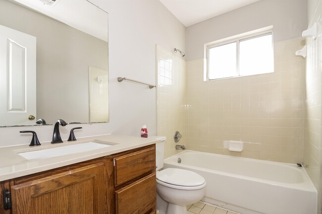 Building Photo - 4415 Bunker Hill Dr
