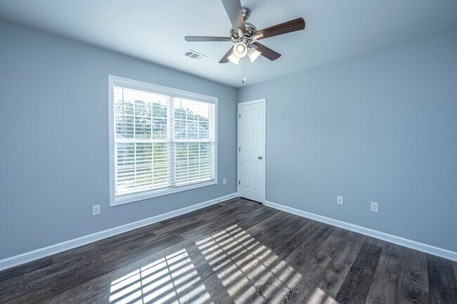 Building Photo - **COMPLETLEY RENOVATED** 4 Bed, 3 Bath Home In Summerville!!