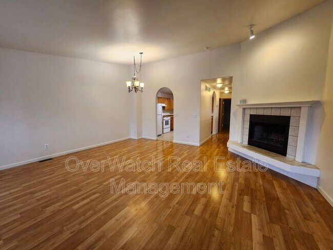 Building Photo - 4041 Lunar Dr