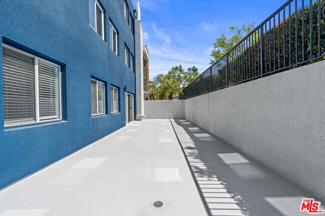 Building Photo - 16100 Sunset Blvd