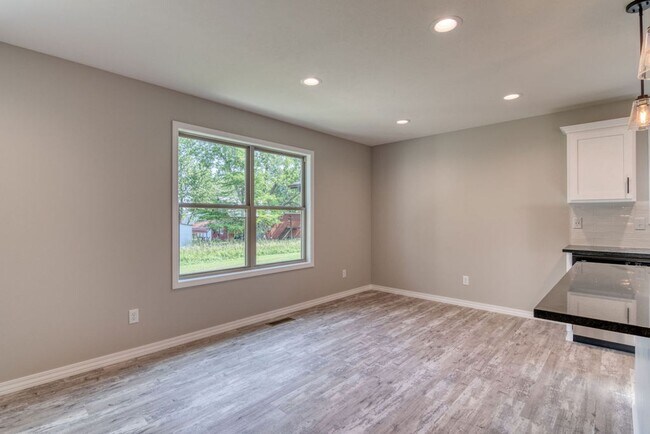 Building Photo - Nearly New 3 Bedroom 2 Bath Home!!!