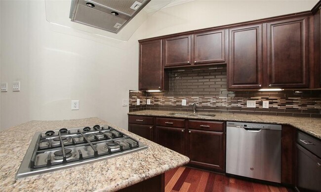 Building Photo - 908 Garden Oaks Terrace