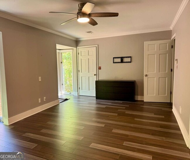 Building Photo - 37 Willow Glen NE