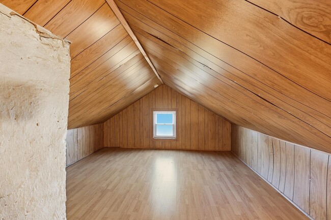 Building Photo - 1452 Summit St