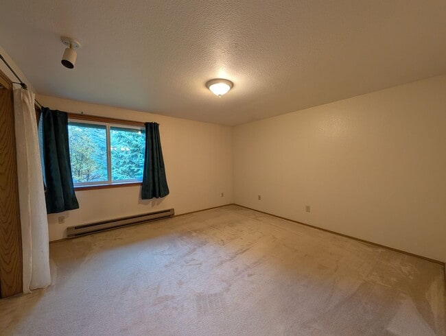 Building Photo - Unfurnished, 3Bd/1.5Ba Dgl Townhome, Long ...