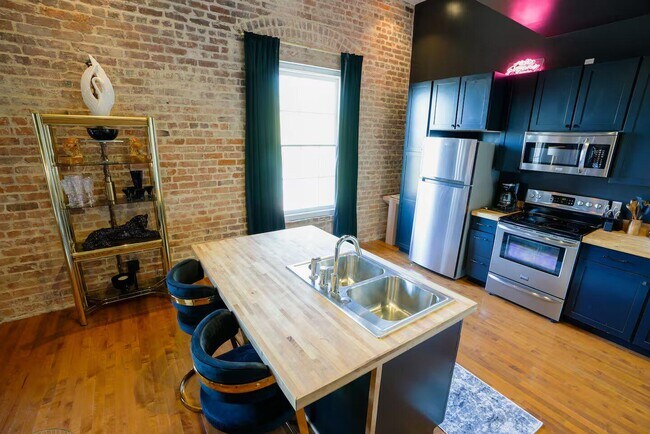 Building Photo - 709 Jackson