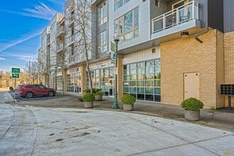 Building Photo - 12600 SW Crescent St