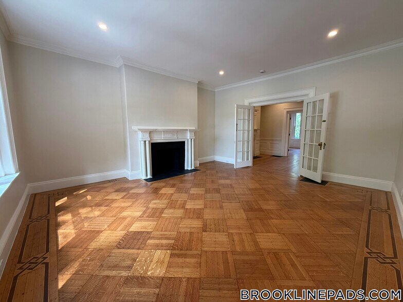 Building Photo - 1726 Beacon St