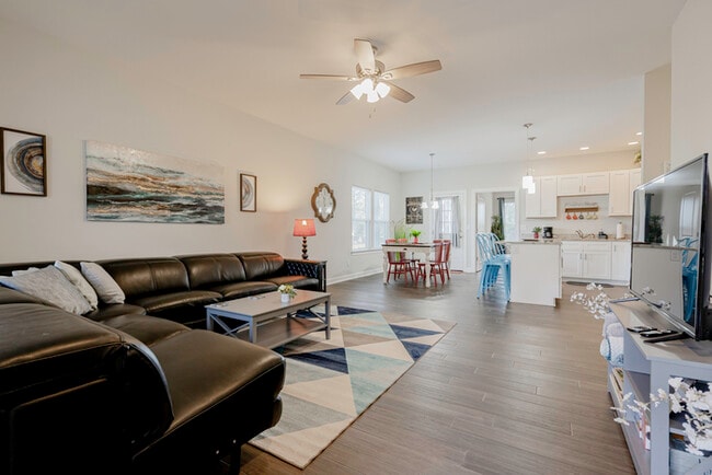 Building Photo - Furnished Rental