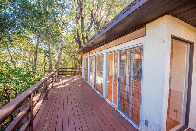 Building Photo - Anaheim Hills