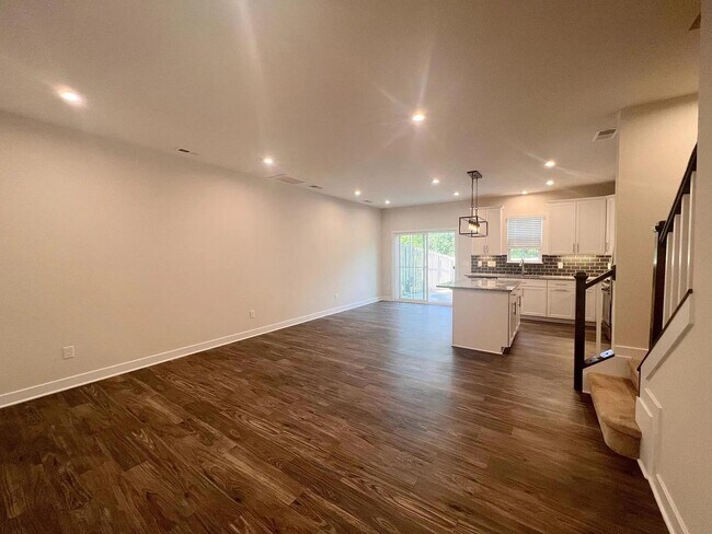 Building Photo - 131 Lilywood Ct