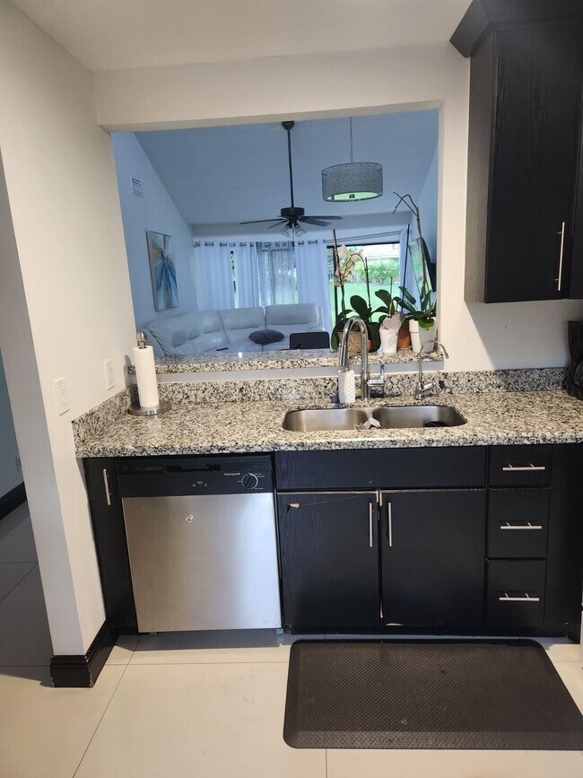 Building Photo - 12760 Spinnaker Ln