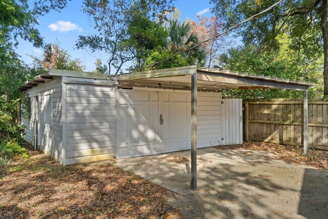 Building Photo - 1812 E Avery St