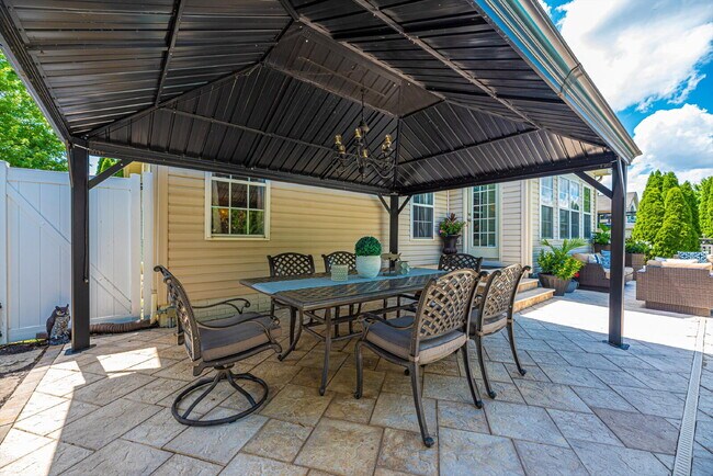 Building Photo - Beautiful 4-Bedroom Colonial in Walkersville