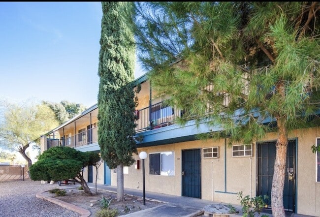 Building Photo - Casa De Caro Apartments
