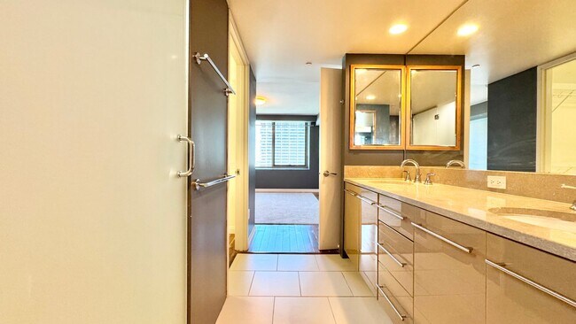 Building Photo - 2 BEDROOM CONDO UNIT IN CONVENIENT DOWNTOWN HONOLULU - CAPITOL PLACE