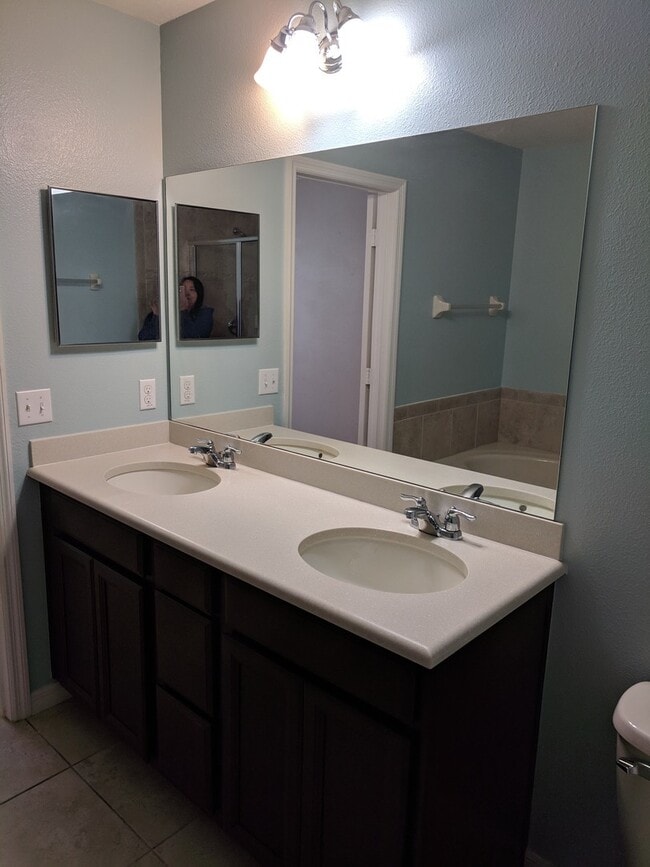 Building Photo - Pond view!!  3Bed/2.5Bath/1car Garage Town...