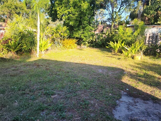 Building Photo - 957 47th St