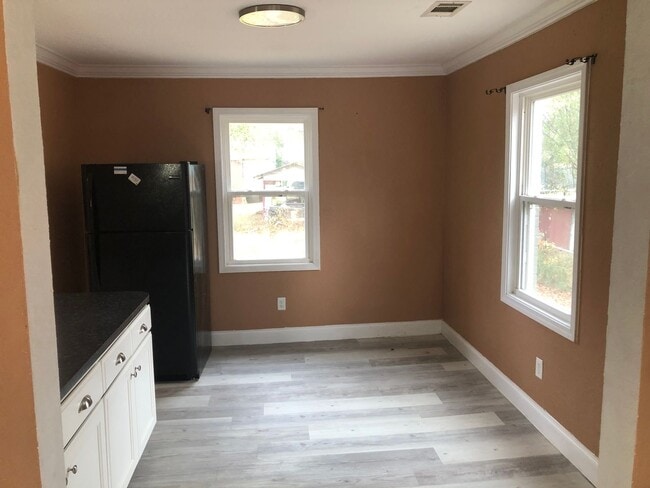 Building Photo - 2831 Pecan St