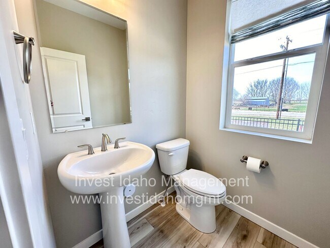 Building Photo - Luxury Gated Townhome in Star – Available Soon!