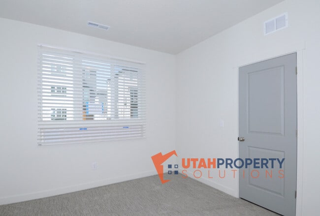 Building Photo - 1032 W 430 S