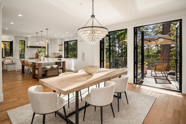 Building Photo - 7Bd/6.5Ba Bellevue Home