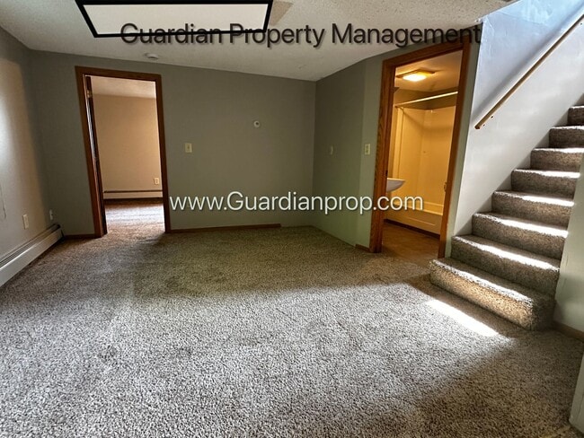Building Photo - Orono Single Family Home, Large Garage, Sp...
