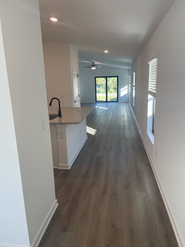 Building Photo - 1270 Ahoy Ave