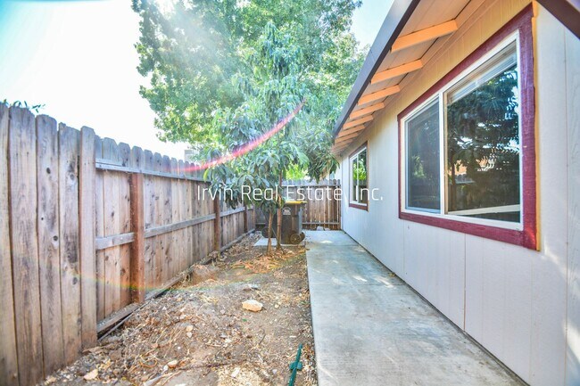 Building Photo - 3818 Otto Dr