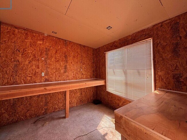 Building Photo - 694 Driftwood Dr