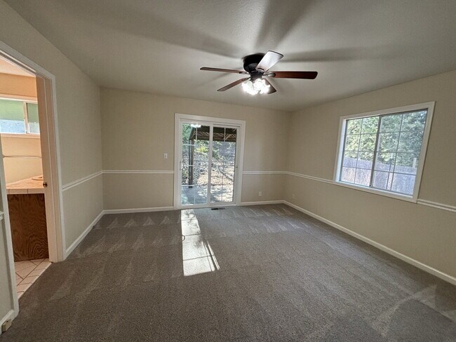 Building Photo - Freshly remodeled home in Pleasant Valley with private yard for rent!